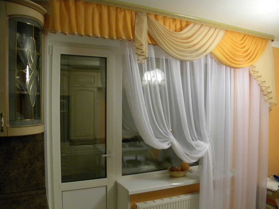 Занавески для кухни на окно с балконом