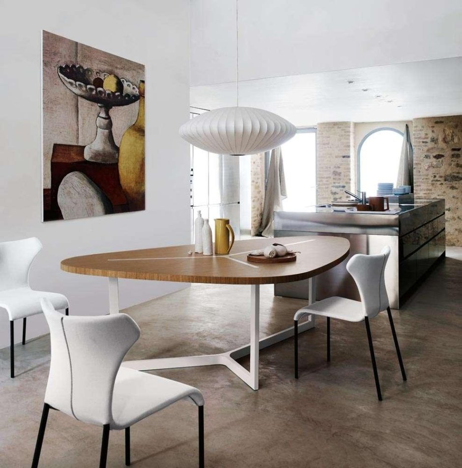 Стулья Eames в классическом интерьере