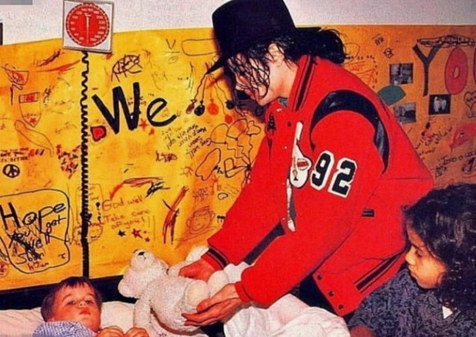 Майкл Джексон с детьми в больнице