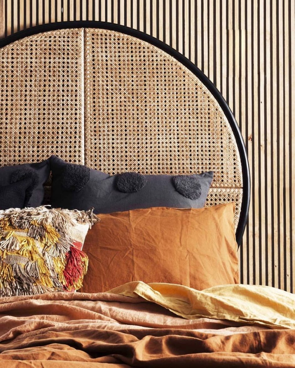 Кровать Elliot Shelter Upholstered Headboard
