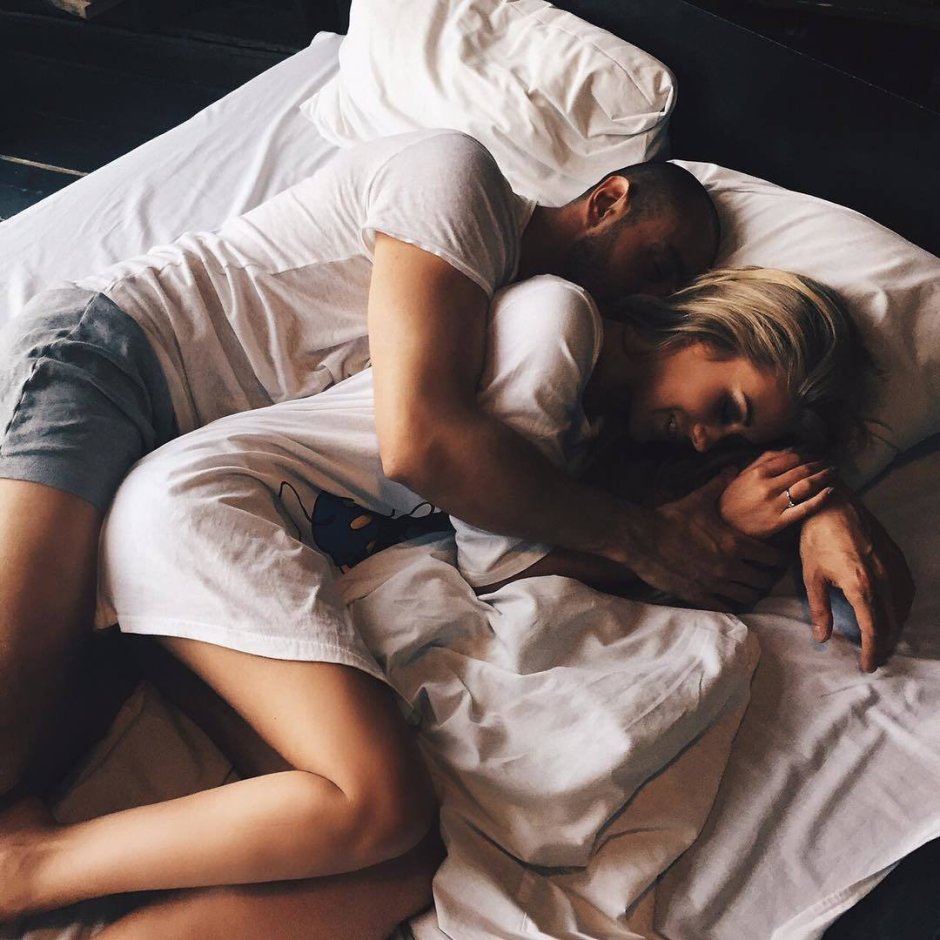 Влюбленные пары в постели