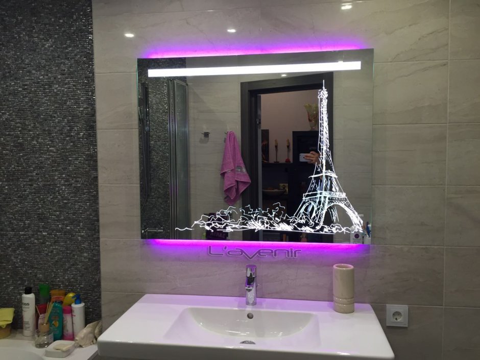Зеркало в ванную с диодной подсветкой