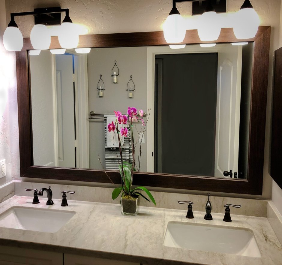 Стильные зеркала в ванную комнату