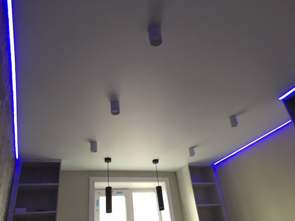 Теневой потолок с подсветкой