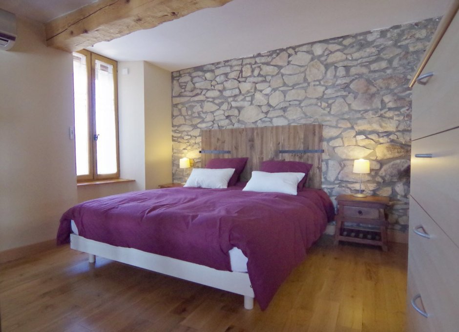 Стеновые панели в интерьере спальни