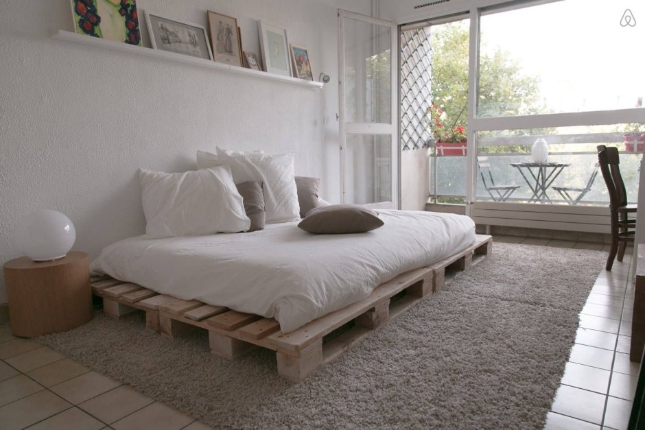 Кровать из палет в стиле лофт