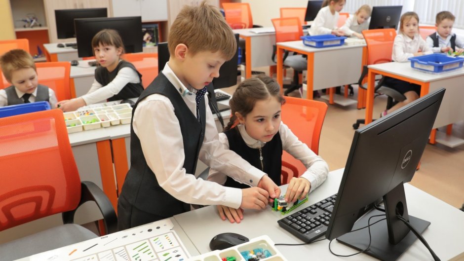 Ученик старшеклассник