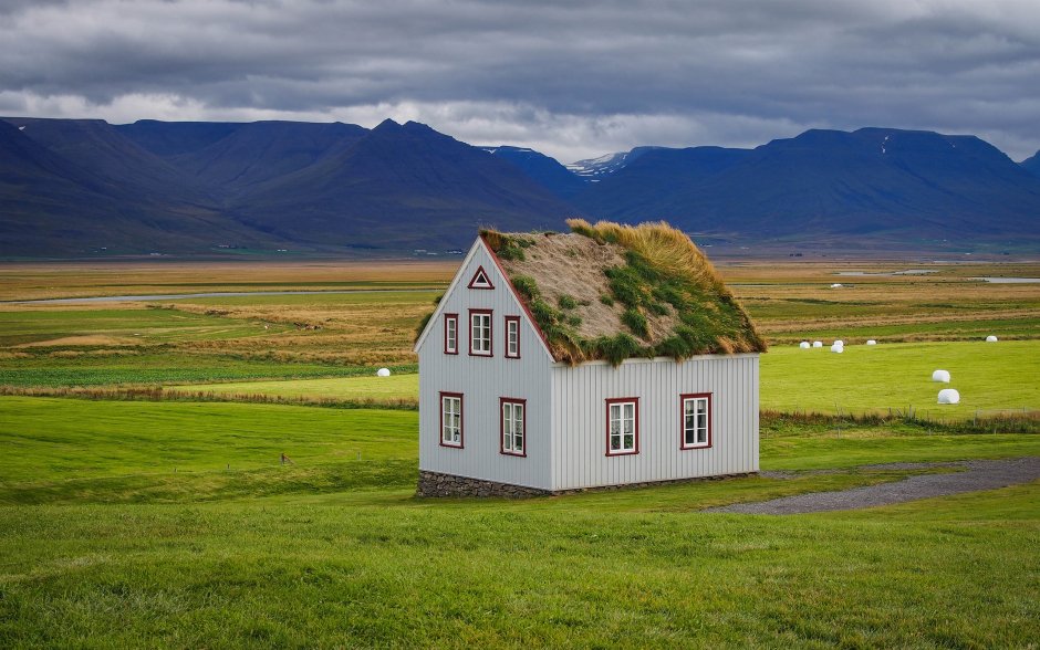 Домик в горах Исландии