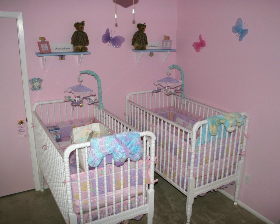 Кровать для двойни новорожденных