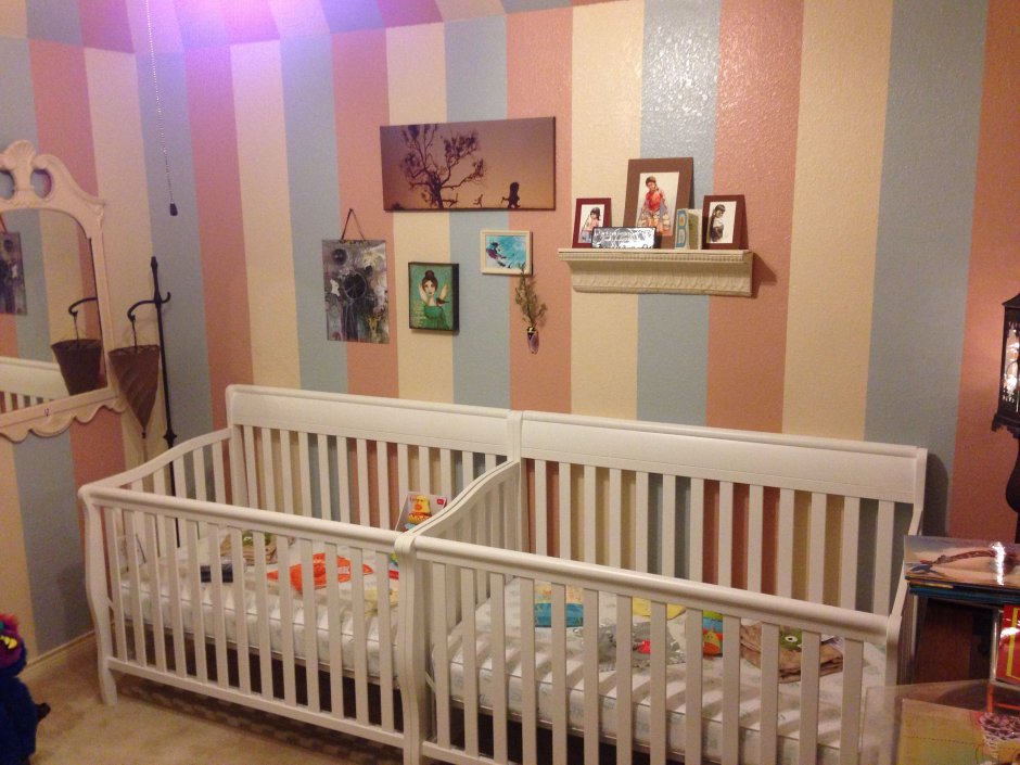 Кроватка для двойни новорожденных в маленькой квартире