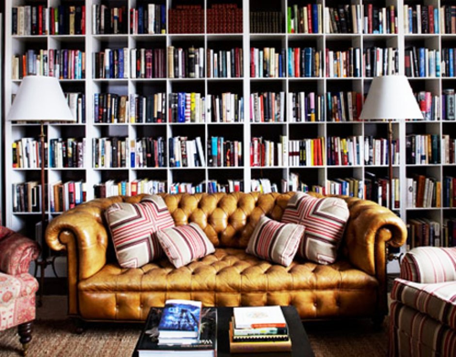 Длинные книжные полки