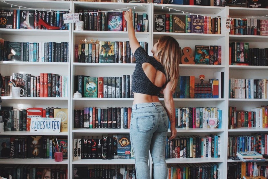 Книжные полки для девочки