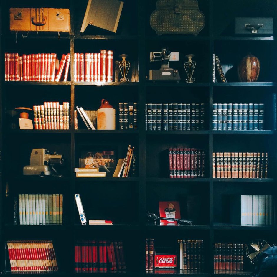 Полка для книг