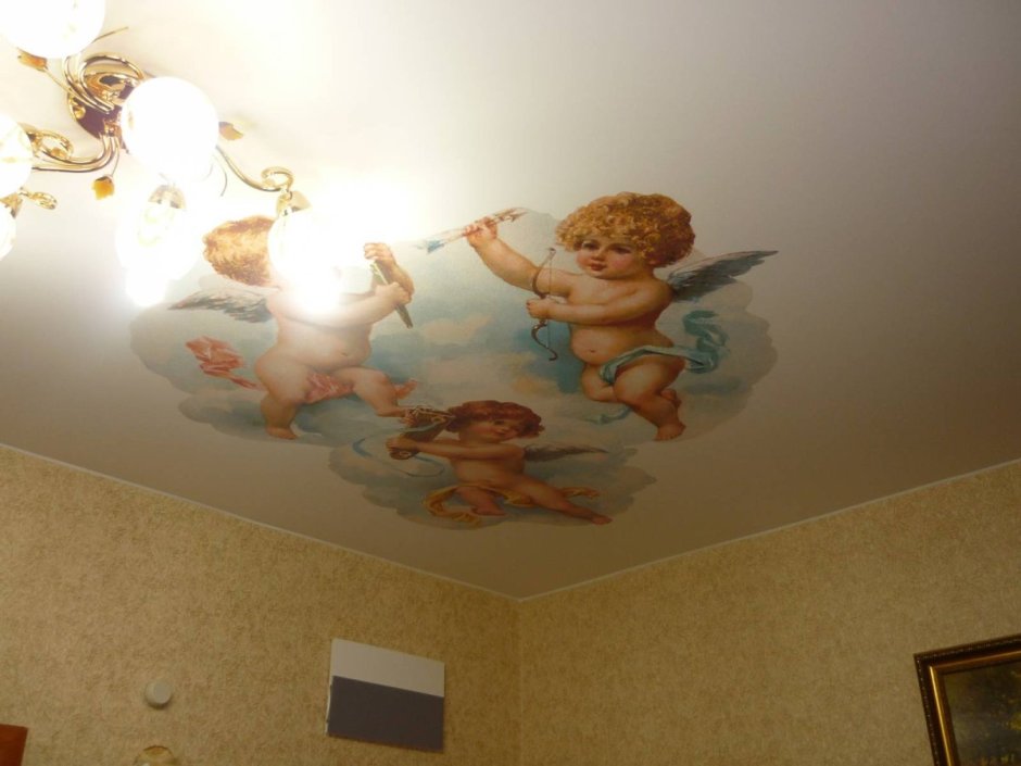 Натяжной потолок с рисунком ангелочков