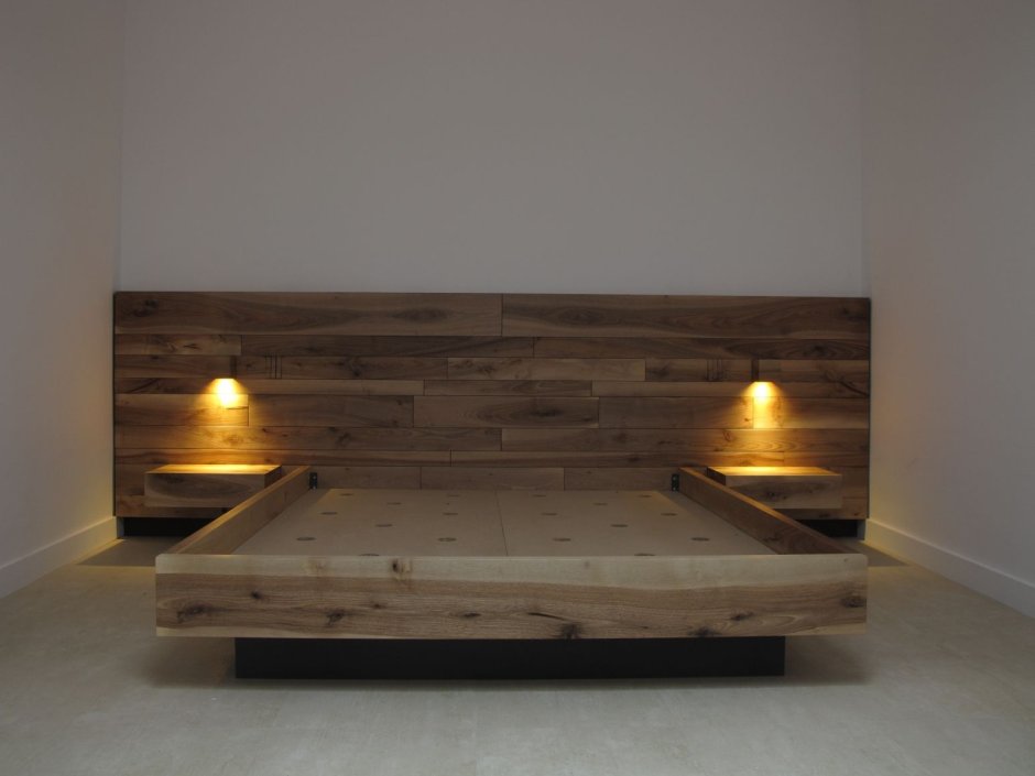Кровать из дерева с подсветкой