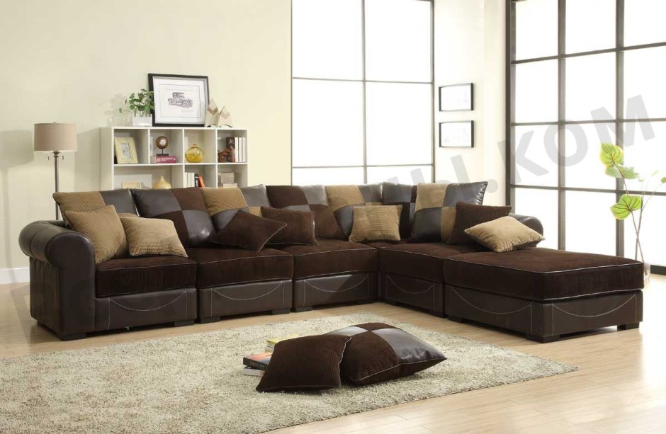 Темно коричневый диван