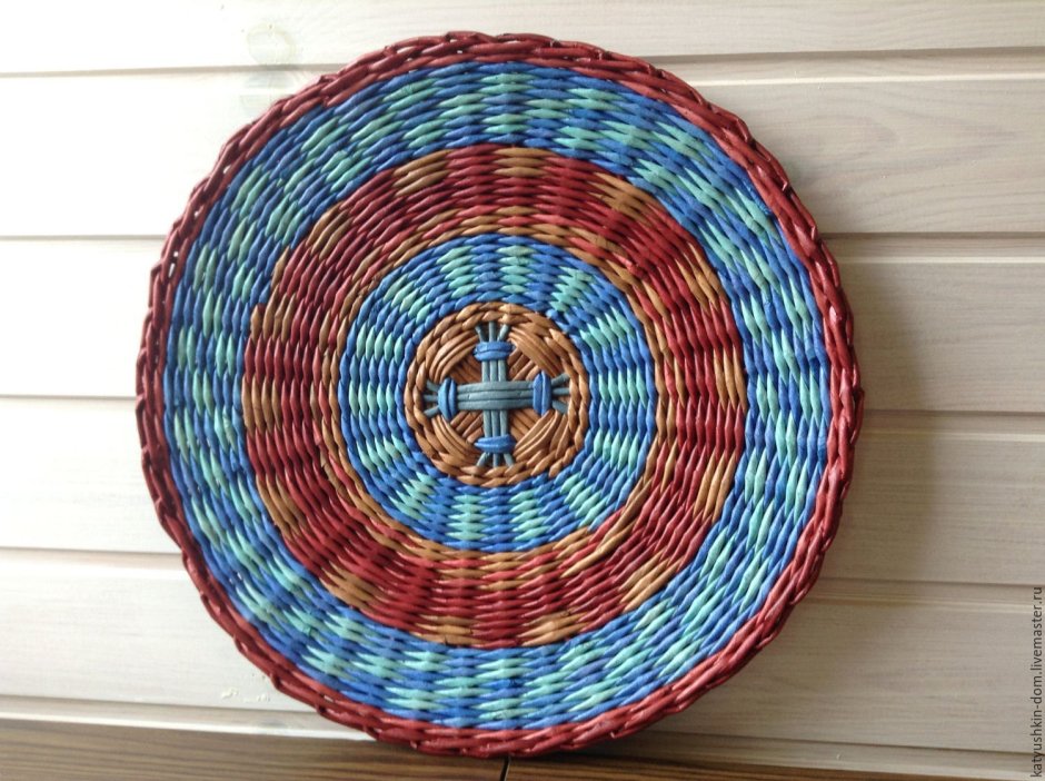 Плетеная тарелка декоративная