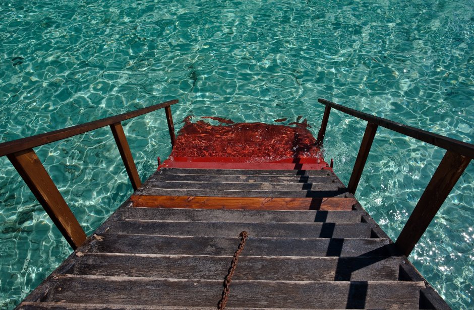 Лестница в воду