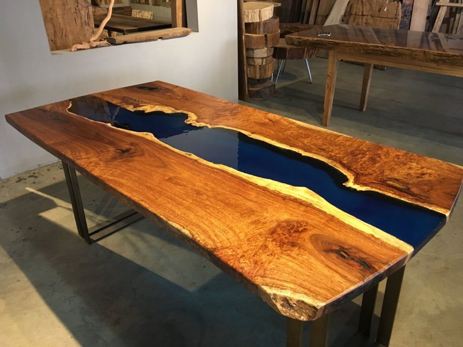 Проекты столов из дерева со смолой