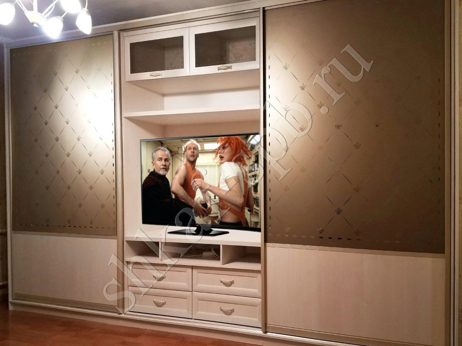 Шкаф купе с телевизором внутри