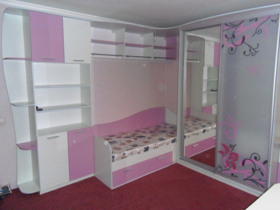 Комната для девочки с встроенным шкафом
