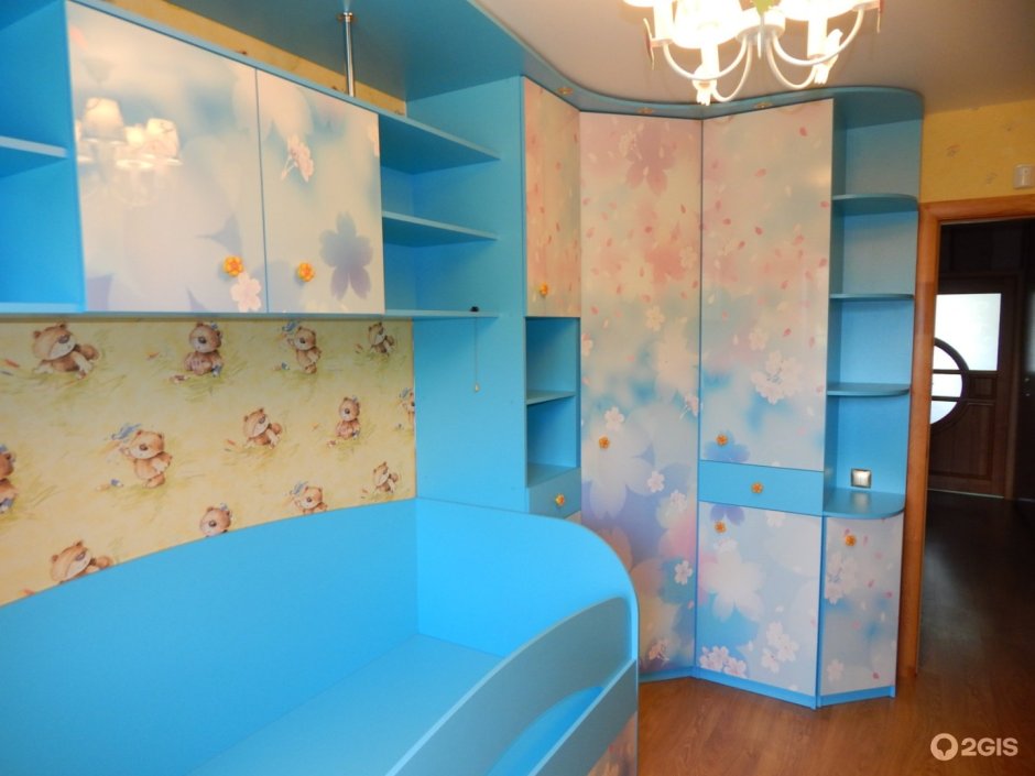 Шкаф-купе в детскую комнату для девочки
