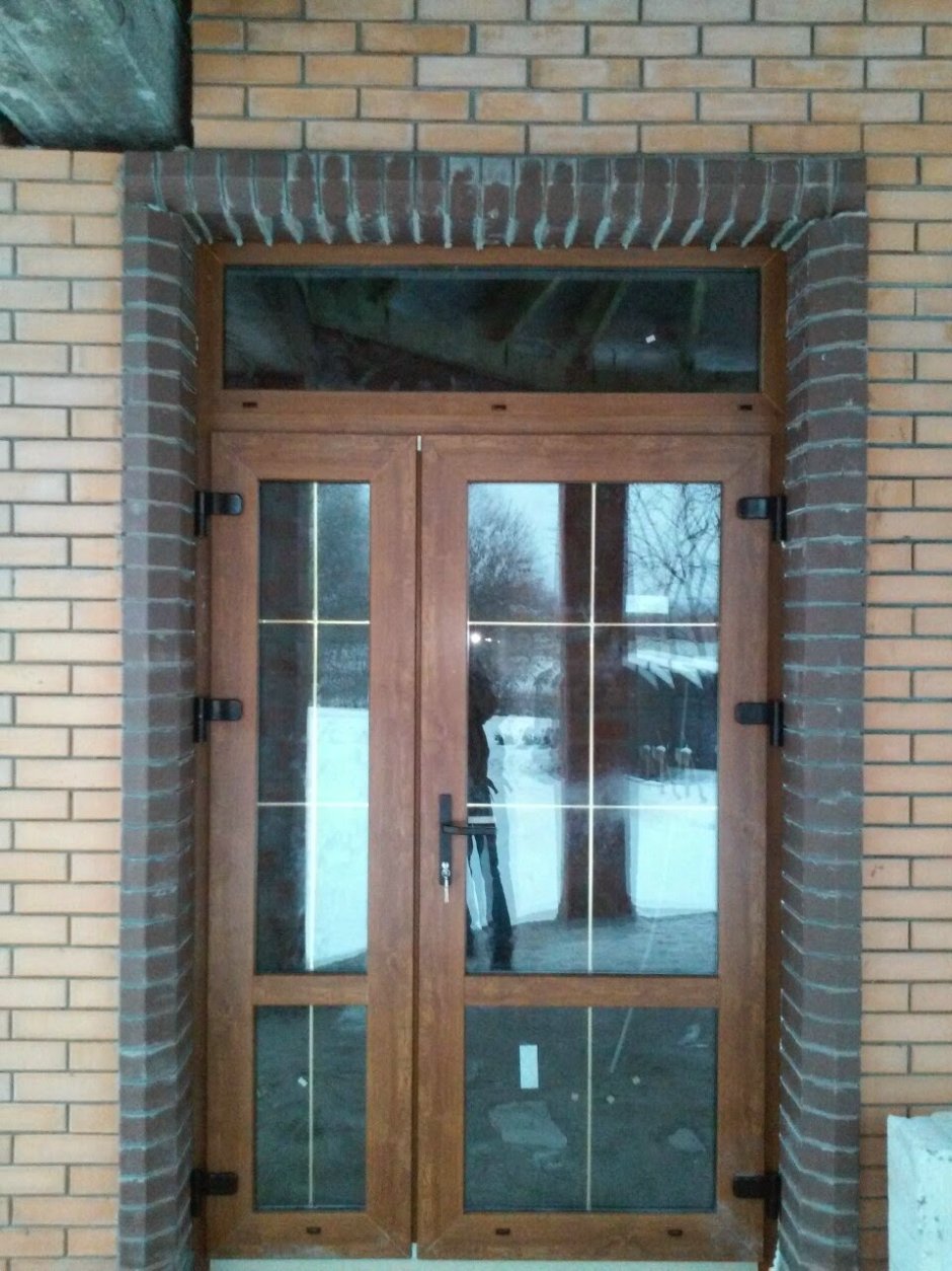Штульповая входная дверь пластиковая в дом