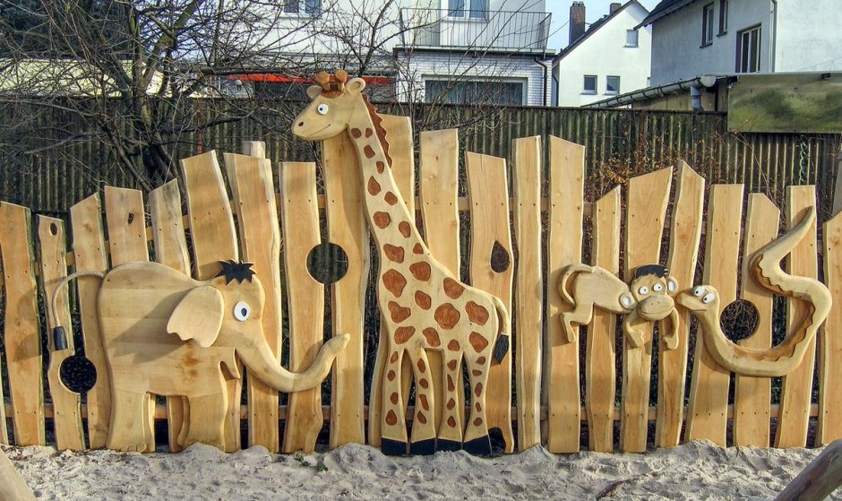 Деревянные фигуры для детской площадки
