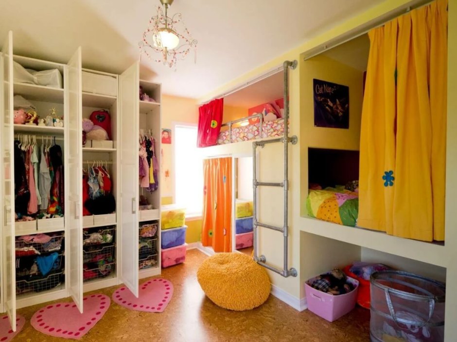 Шкаф в детскую комнату для двоих разнополых