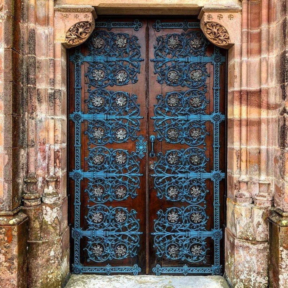 Красивые старинные двери
