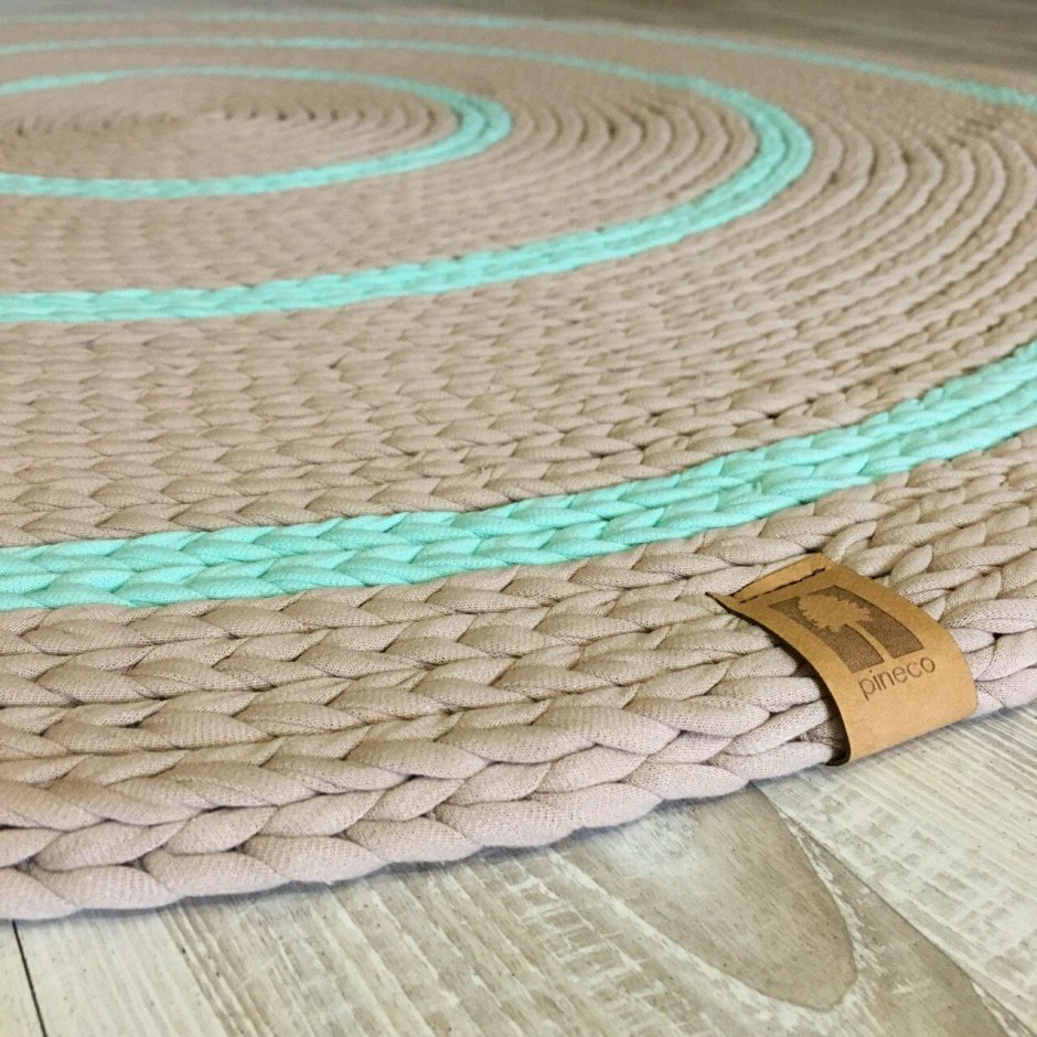 Коврик из толстой пряжи
