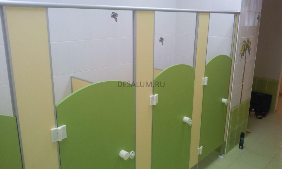 Пластиковые двери для кабинок в детском саду туалет