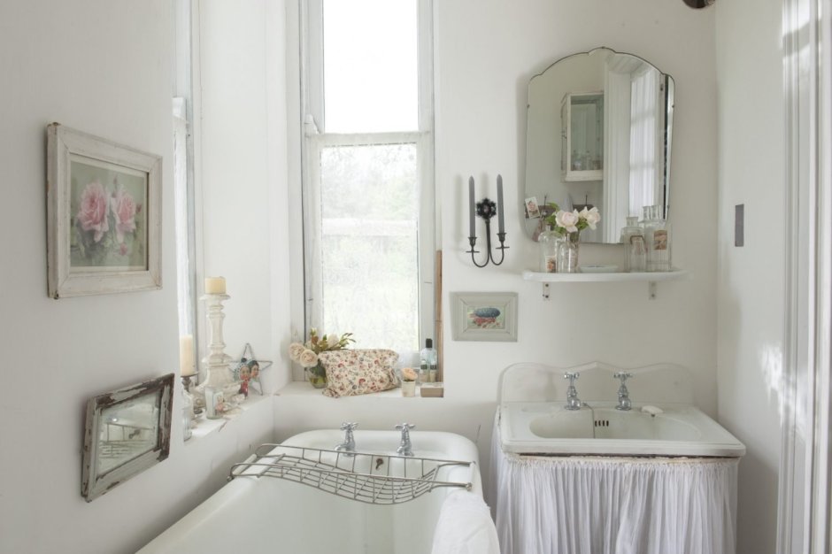 Маленькая ванная в стиле шебби Шик