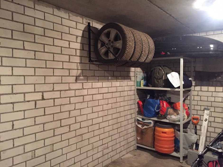 Хранение колес в гараже