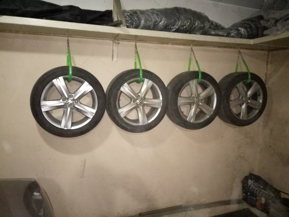 Правильное хранение колес в гараже