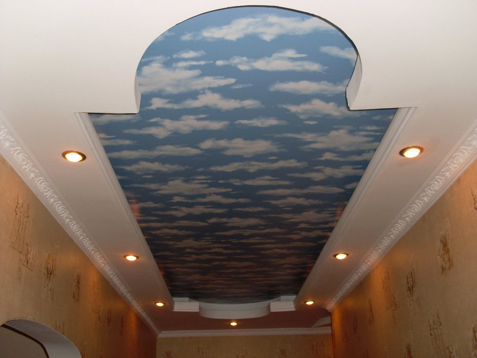 Фигурный потолок из пластика
