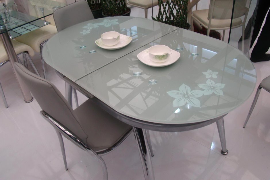 Дизайнерский стеклянный стол