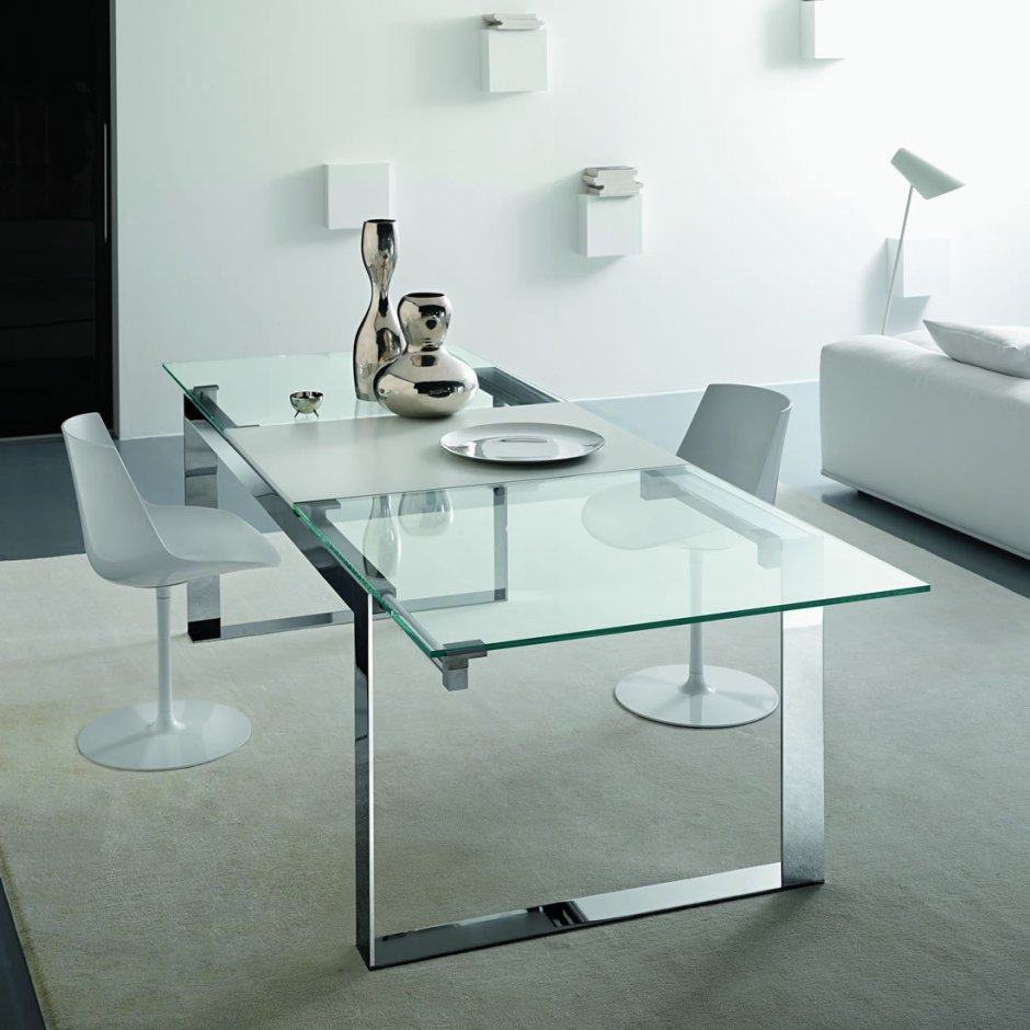 Стол из стекла