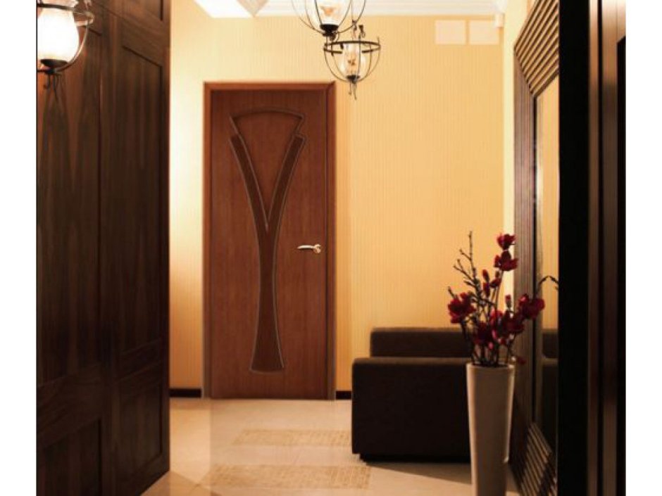Межкомнатные двери цвета орех в интерьере квартиры