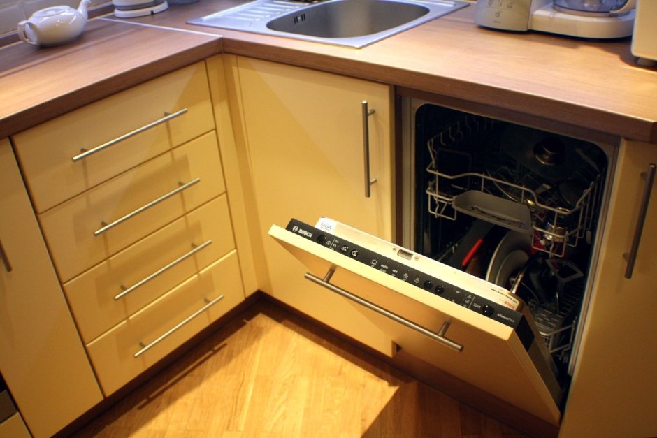 Крепление встроенной посудомоечной машины