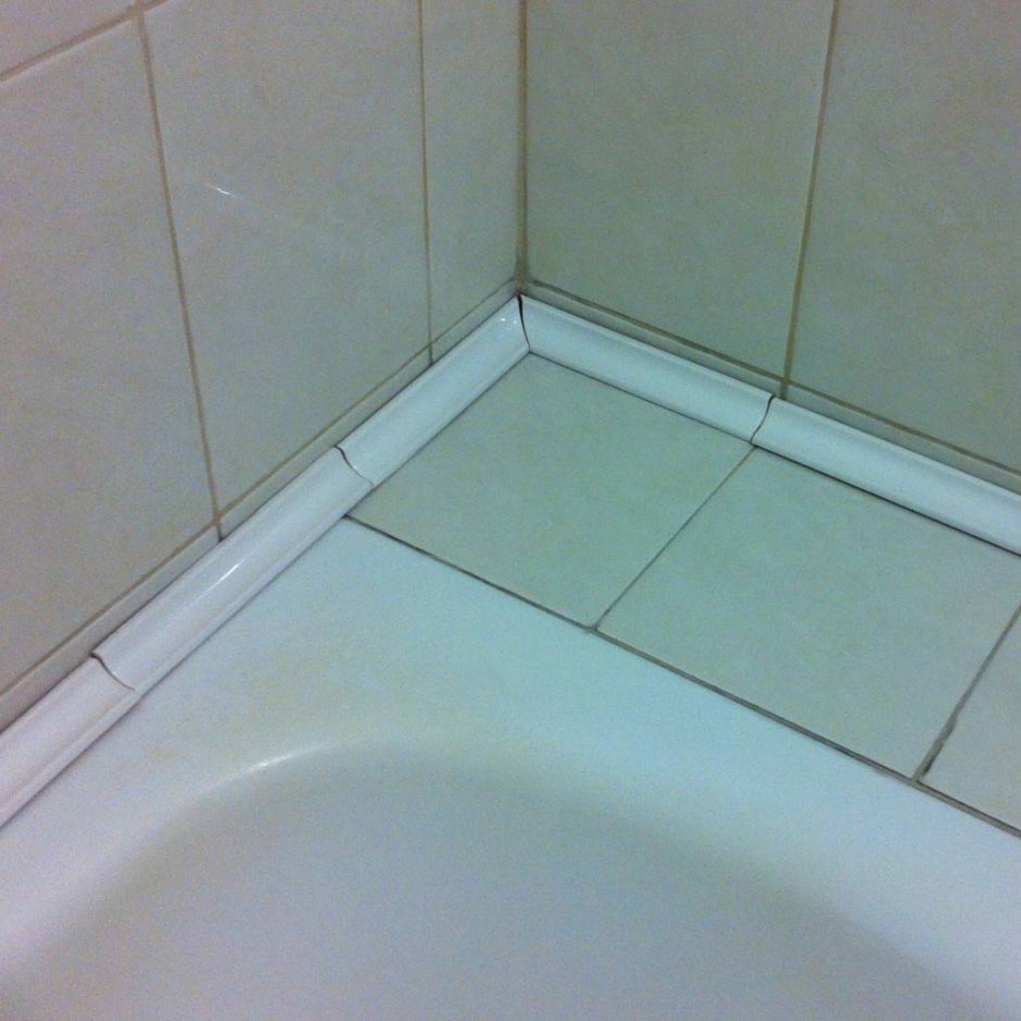 Керамический уголок для ванной
