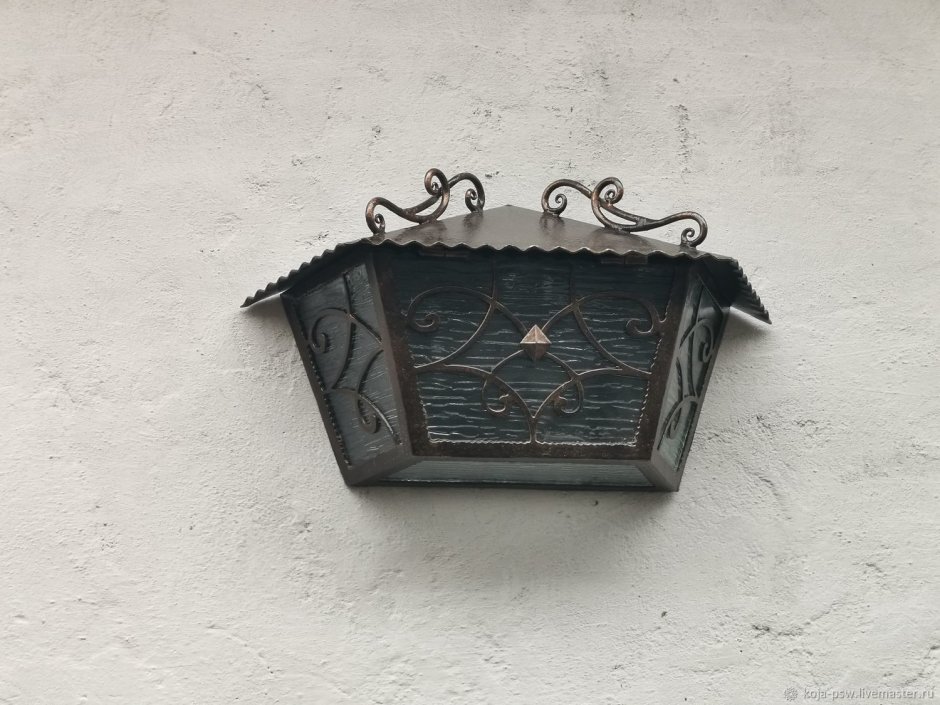 Светильник над дверью уличный