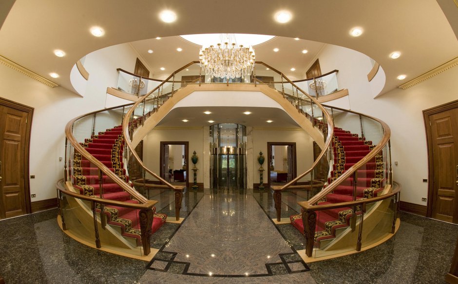 Красивые лестницы в отелях