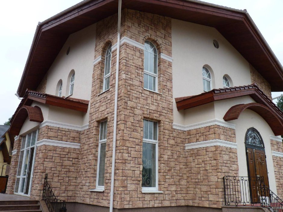 Отделка фасада короедом