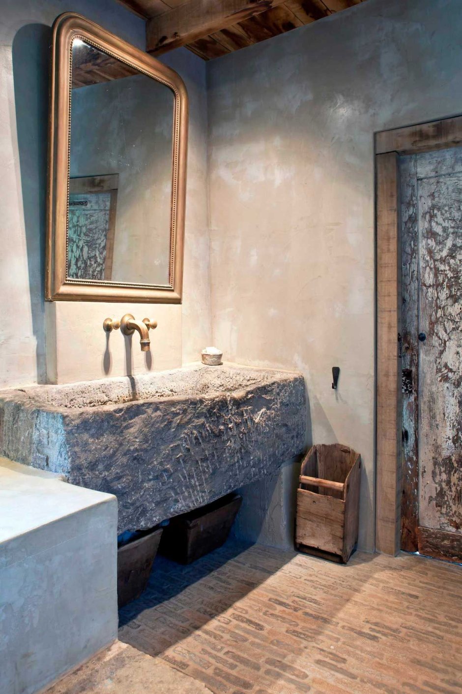 Ванные комнаты в Каменном стиле