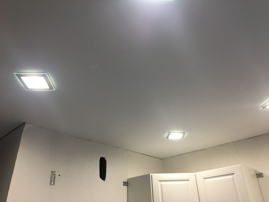 Квадратные светильники в натяжной потолок