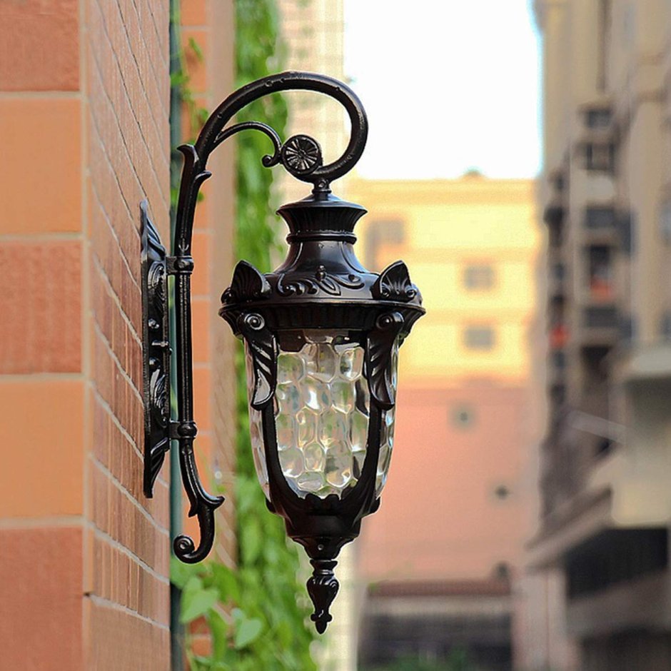Светильник фонарь на балконе