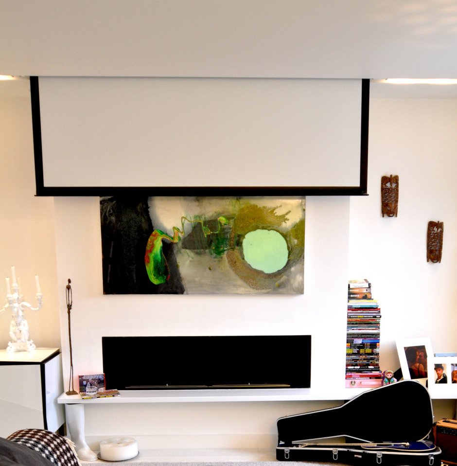 Экран для проектора в гостиной