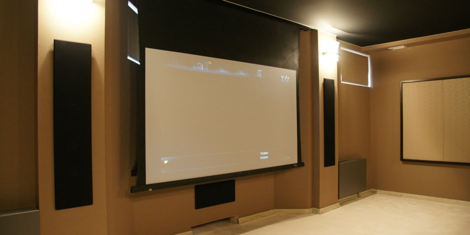 Экран для проектора в интерьере