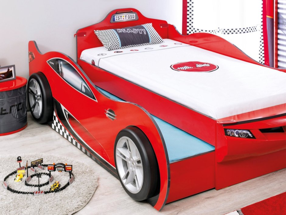 Кровать в виде машины